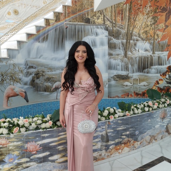 Elegant evening gown made in kosovo - Picture 4 of 8